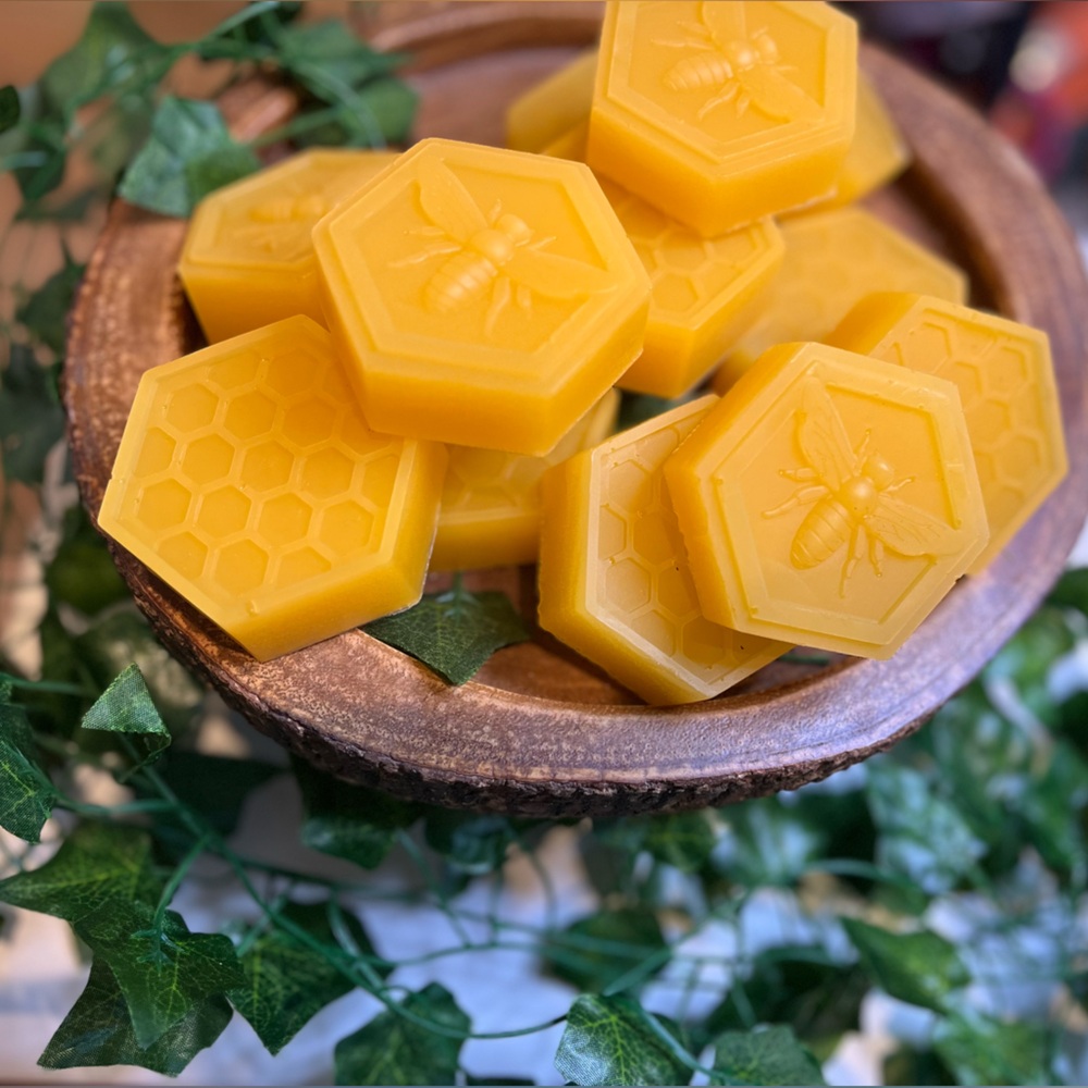 🍯 Honey Base Bar Soap 🍯 Honey Almond Scent- Handcrafted (Quantity 1) - Picture 2 of 2